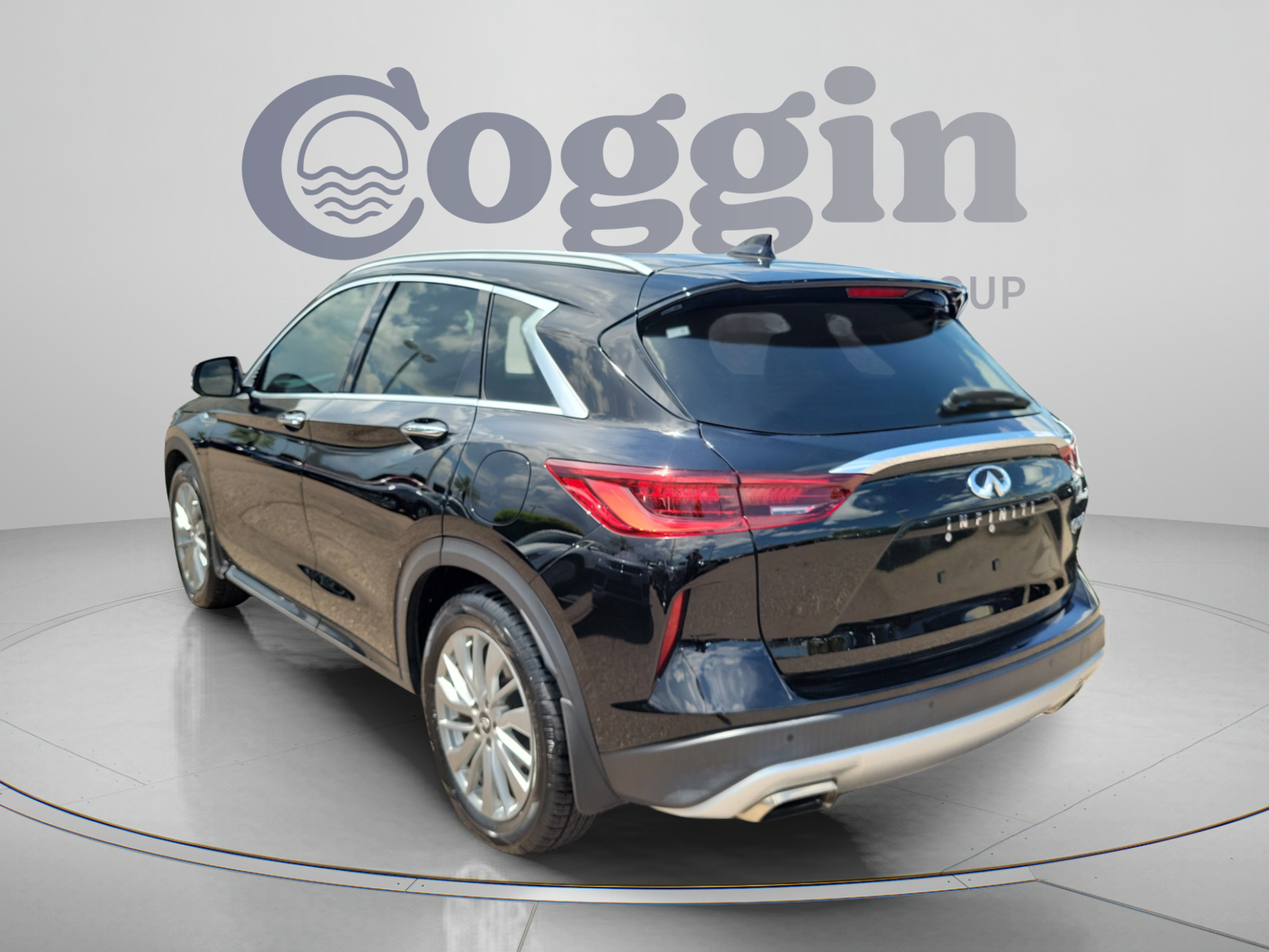 Used 2023 INFINITI QX50 Luxe FWD image 3
