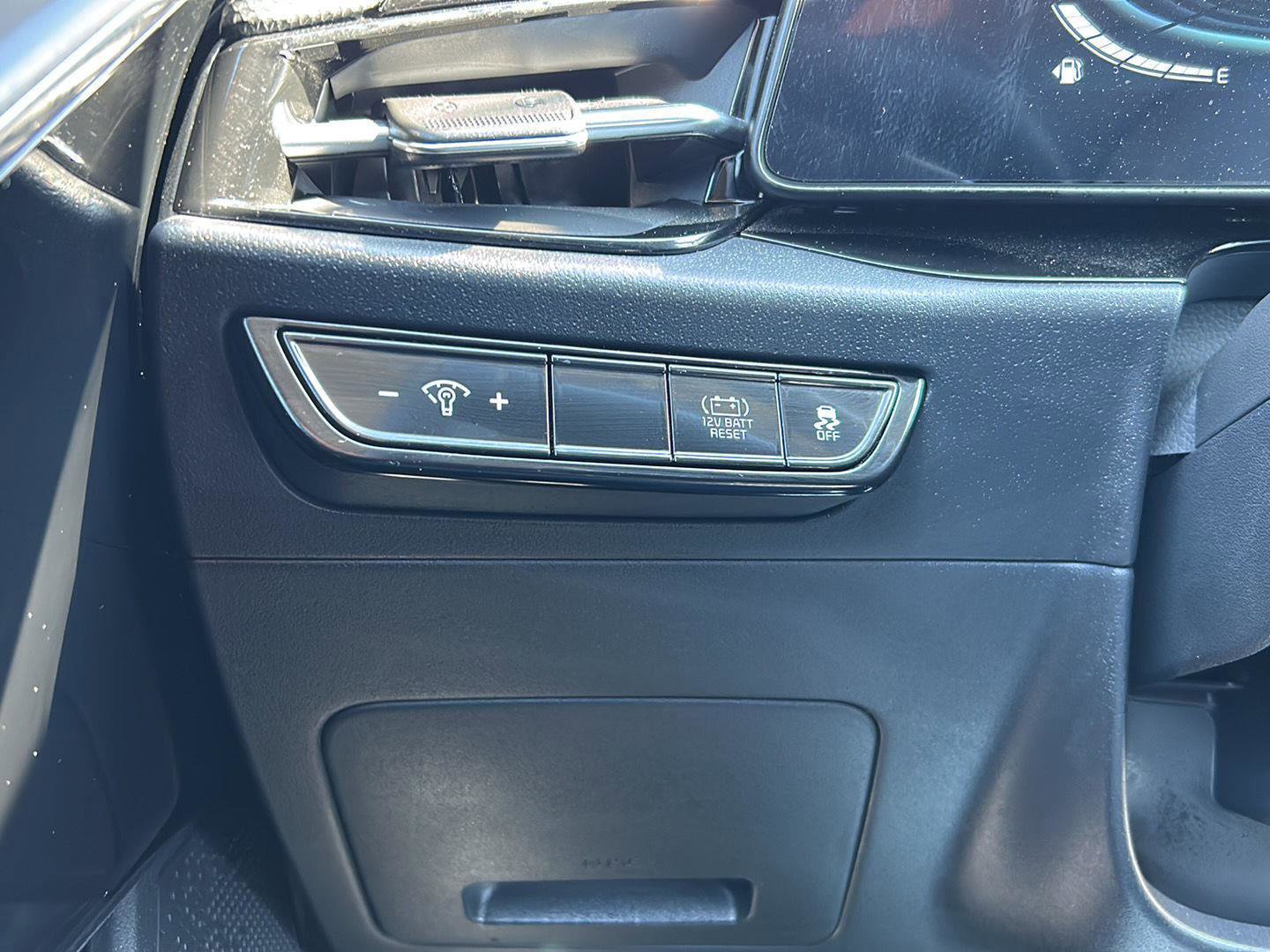 Used 2025 Kia Niro EX image 36
