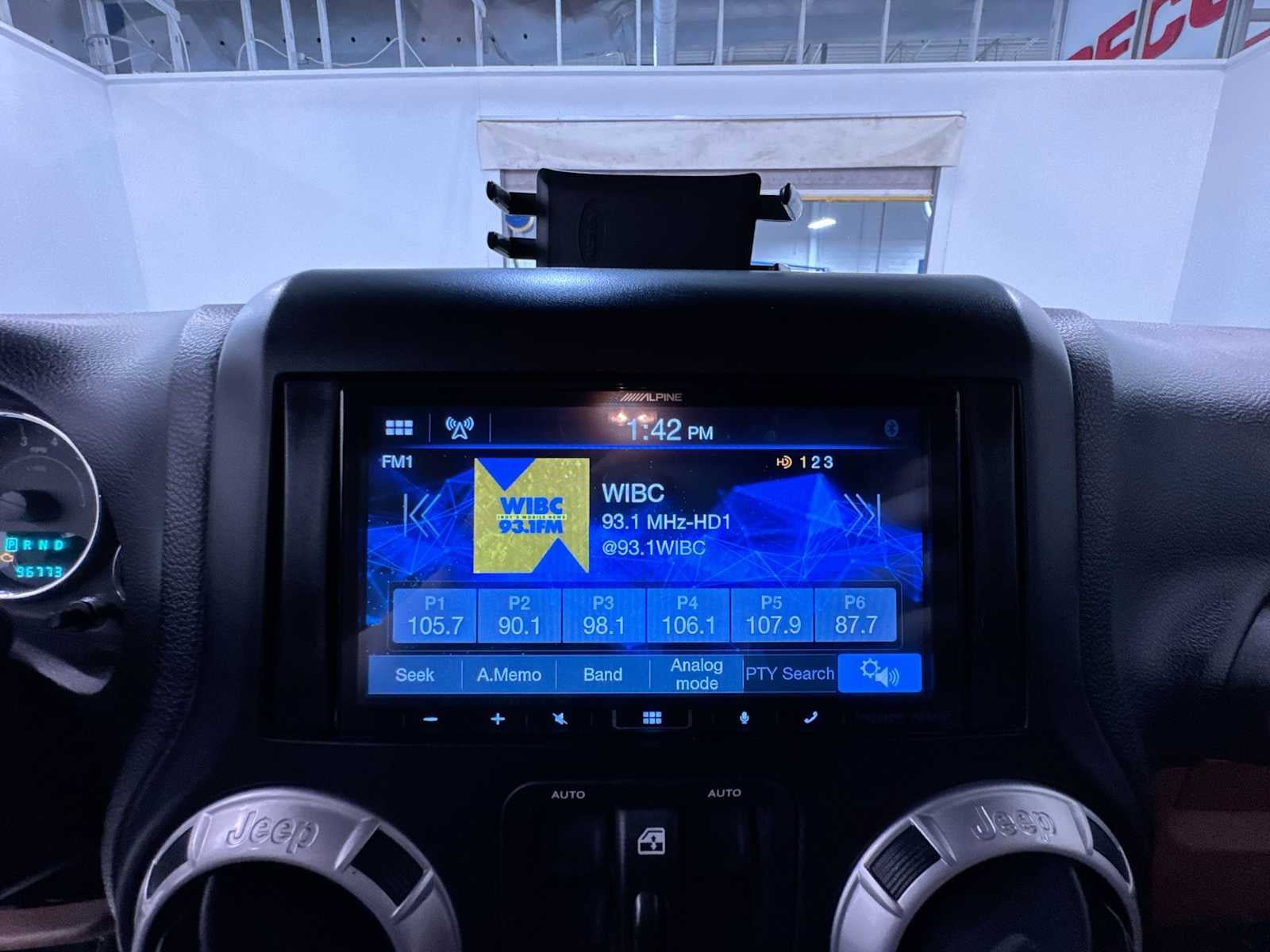 Used 2012 Jeep Wrangler Unlimited Rubicon w/ Connectivity Group AWD/4WD image 25