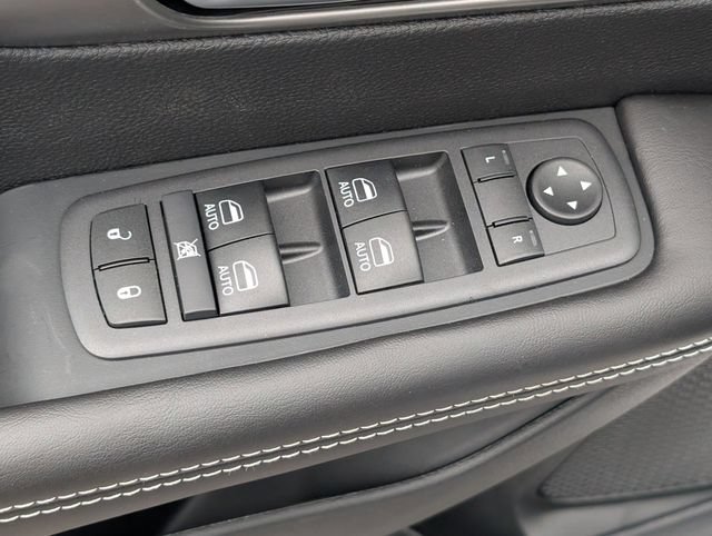 New 2027 Chrysler Pacifica Select FWD image 11