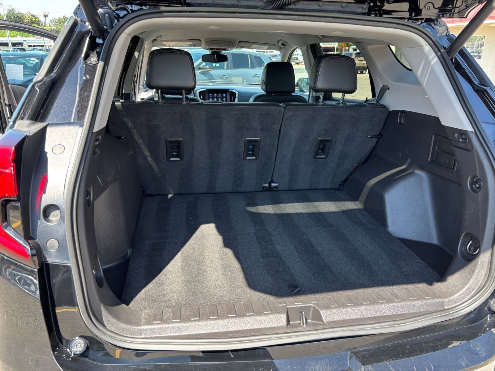 Used 2024 GMC Terrain SLT AWD/4WD image 34