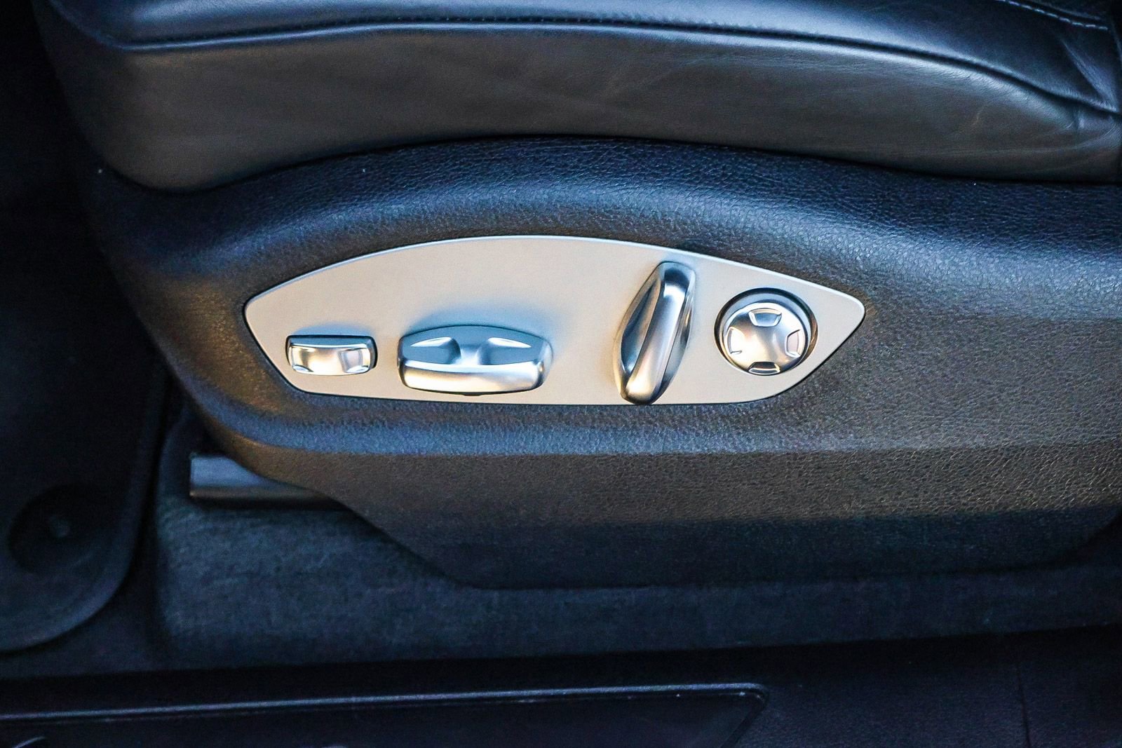 Used 2022 Porsche Macan Base image 28