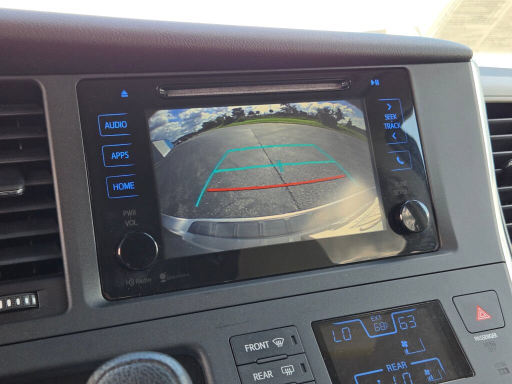 Used 2015 Toyota Sienna LE FWD image 25