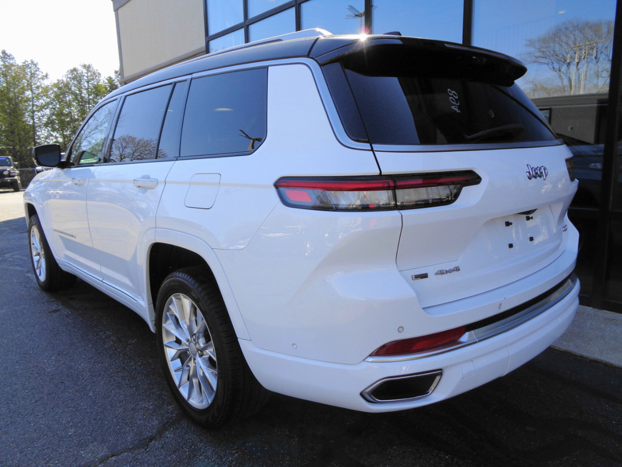 Used 2021 Jeep Grand Cherokee L Summit w/ Advanced Protech Group IV image 7