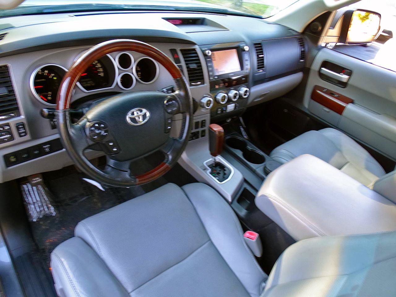 Used 2013 Toyota Sequoia Platinum RWD image 13