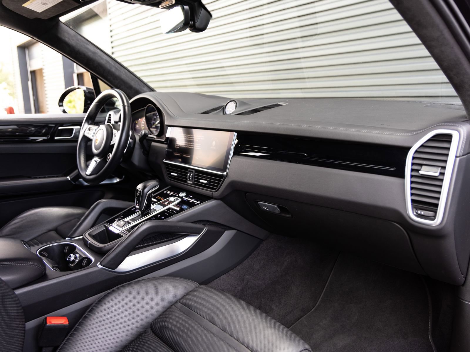 Certified 2023 Porsche Cayenne Turbo S AWD/4WD image 35