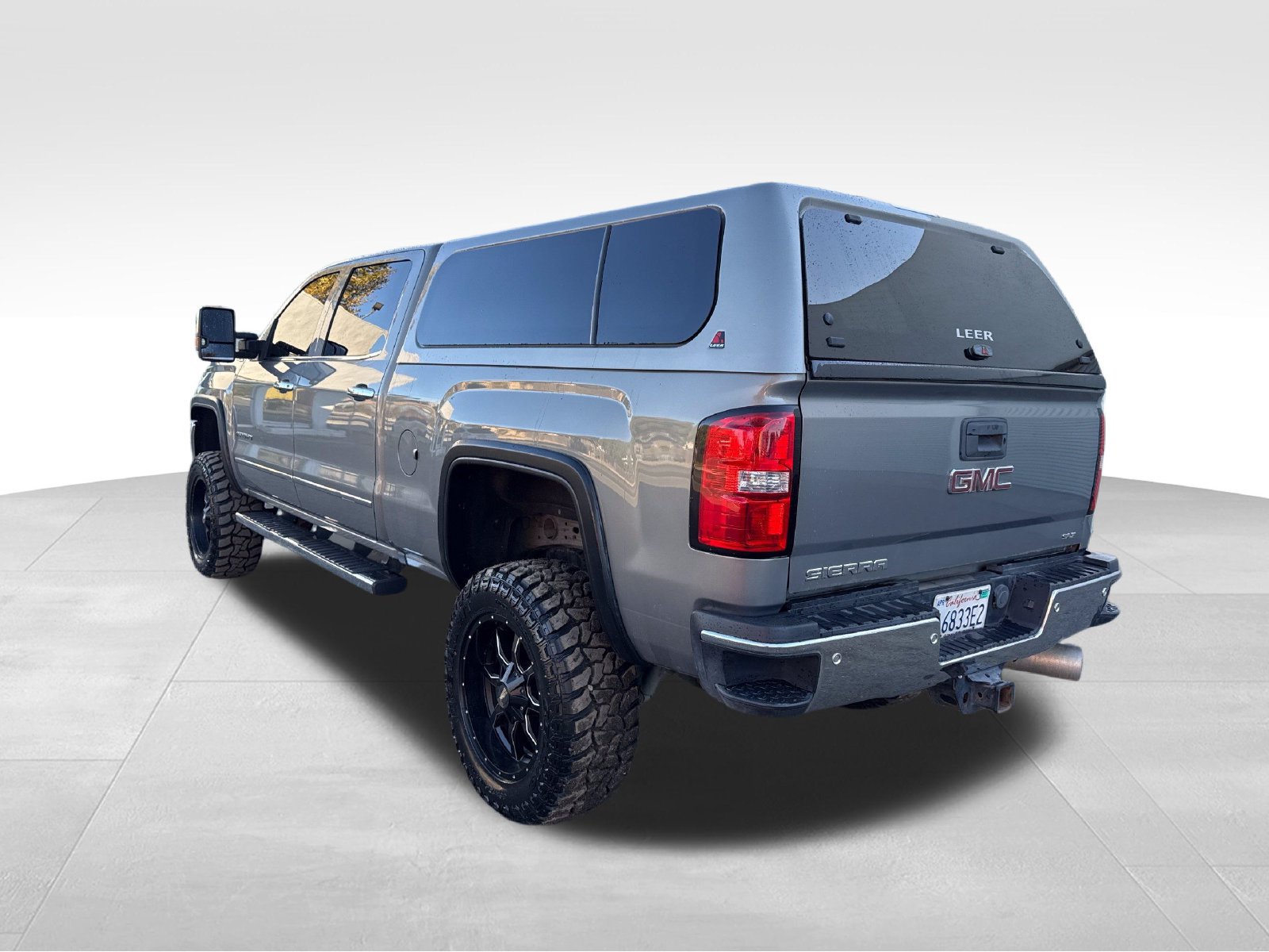 Used 2017 GMC Sierra 2500 SLT w/ Duramax Plus Package AWD/4WD image 3