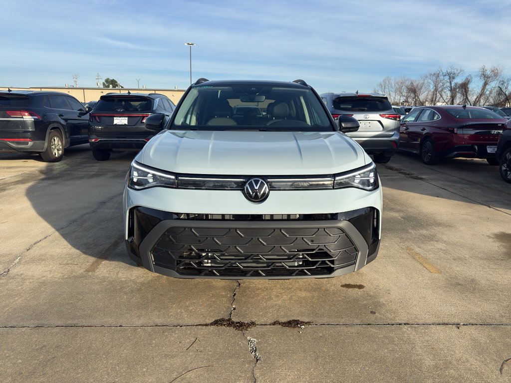 New 2026 Volkswagen Taos SE FWD image 2