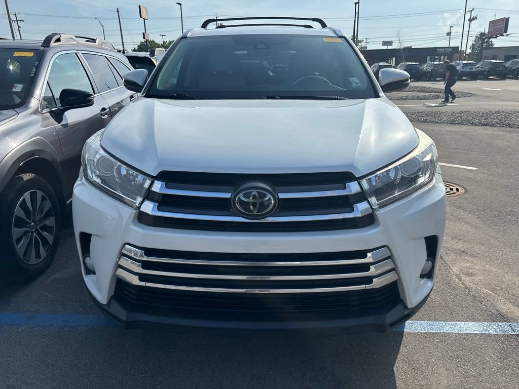Used 2018 Toyota Highlander Limited FWD image 2
