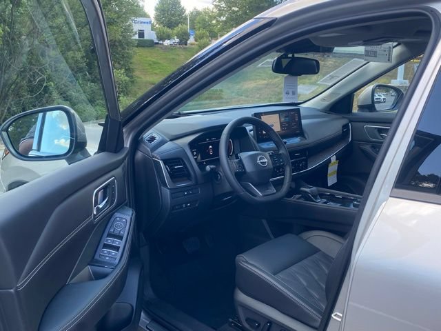 New 2025 Nissan Rogue Platinum w/ Platinum Premium Package AWD/4WD image 15