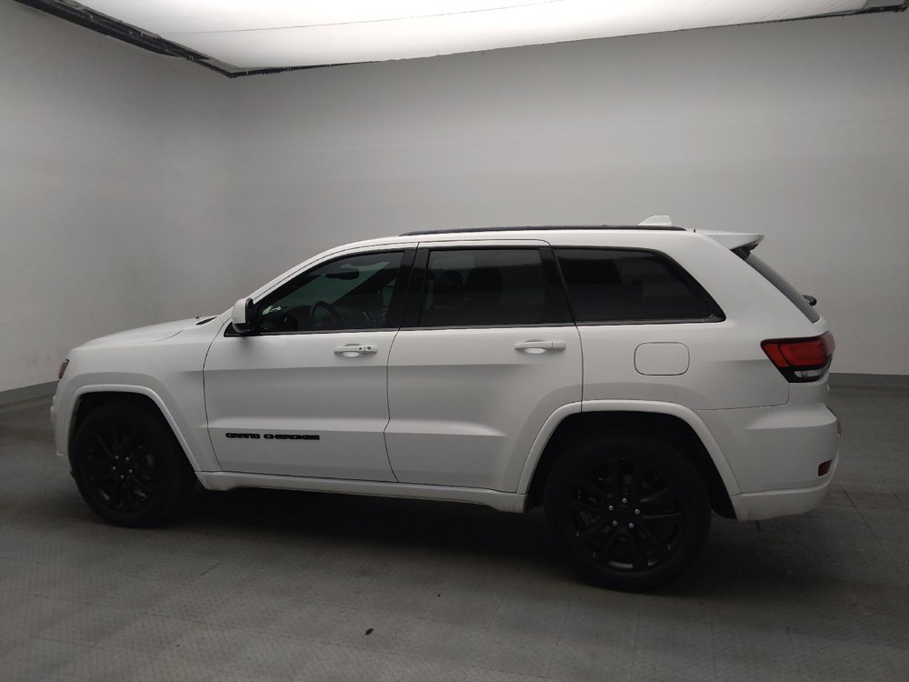 Used 2020 Jeep Grand Cherokee Altitude RWD image 3