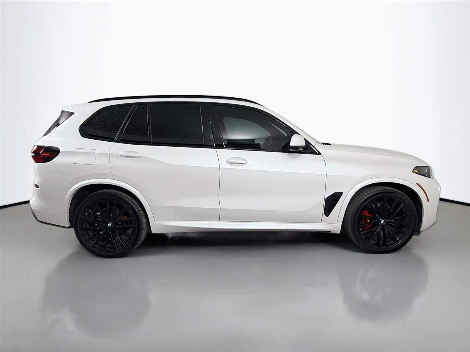 Used 2024 BMW X5 xDrive40i w/ M Sport Package AWD/4WD image 4