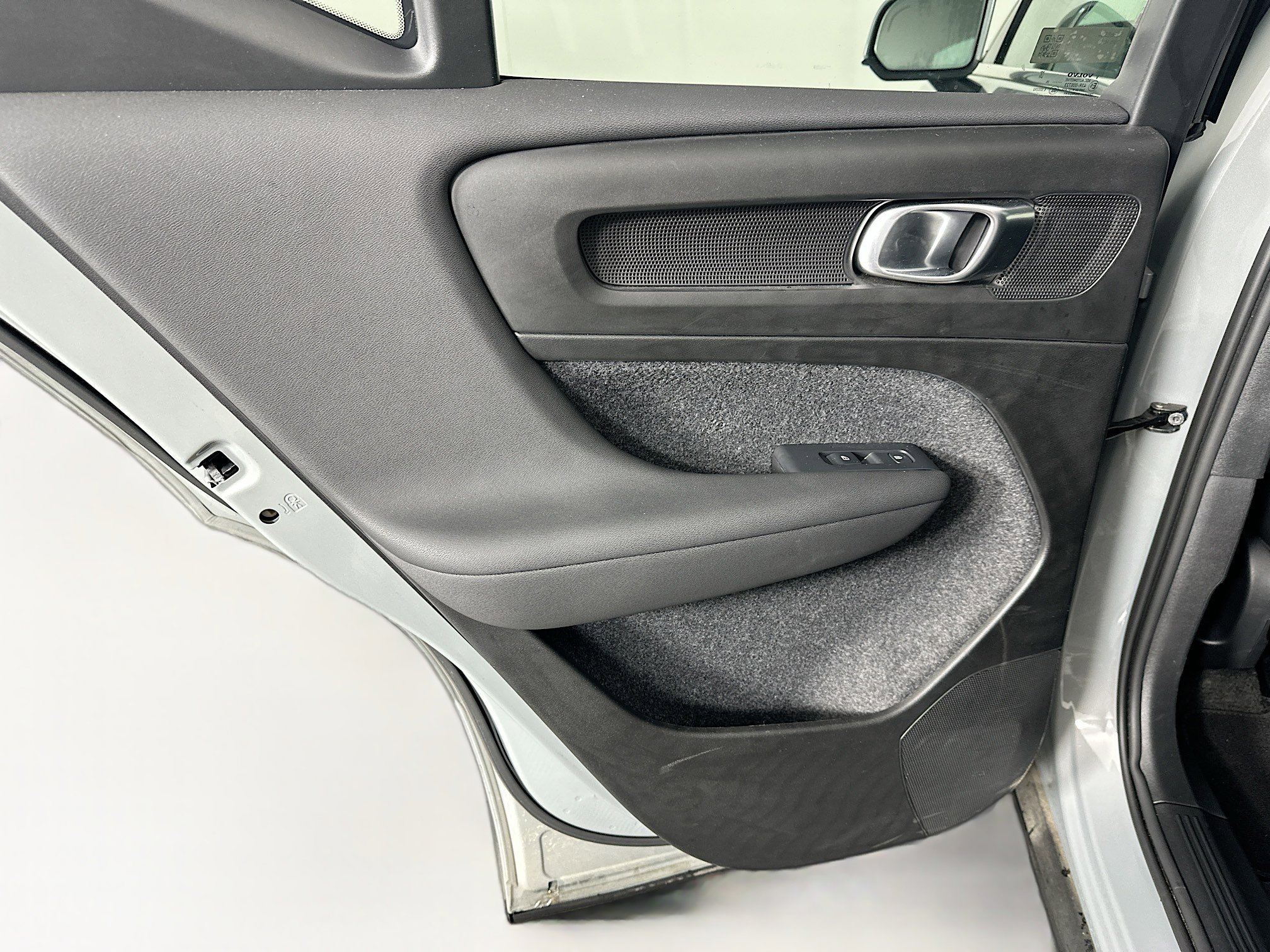 Used 2025 Volvo XC40 B5 Core image 27