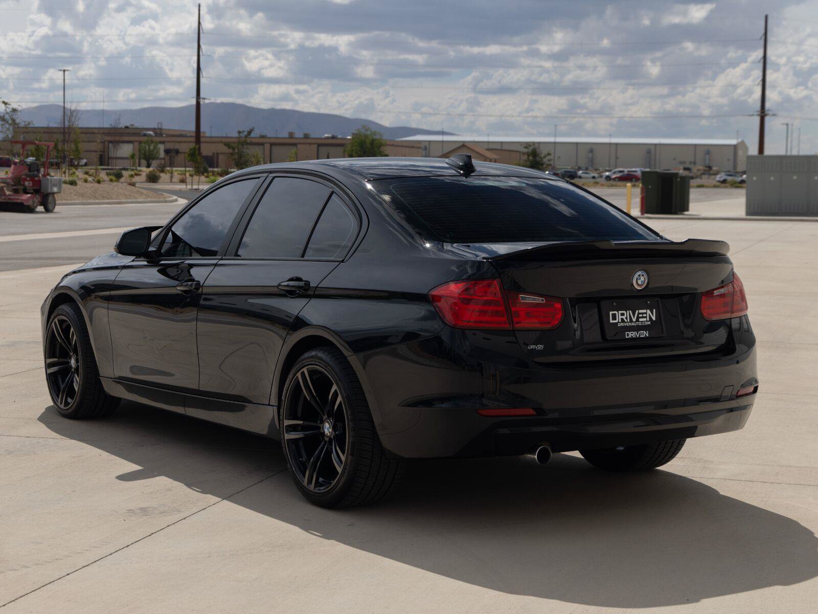 Used 2015 BMW 320i xDrive Sedan AWD/4WD image 9