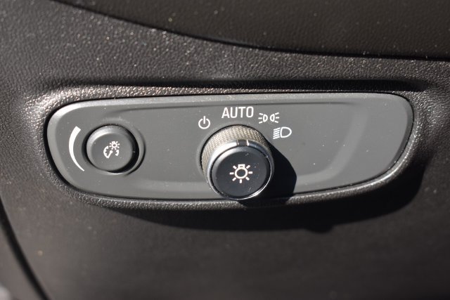 Certified 2018 Chevrolet Equinox LT w/ Sun & Infotainment Package FWD image 24