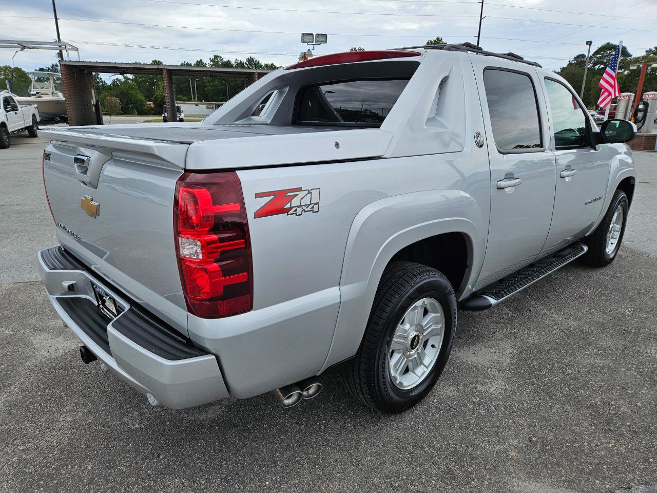 Used 2013 Chevrolet Avalanche LT AWD/4WD image 6