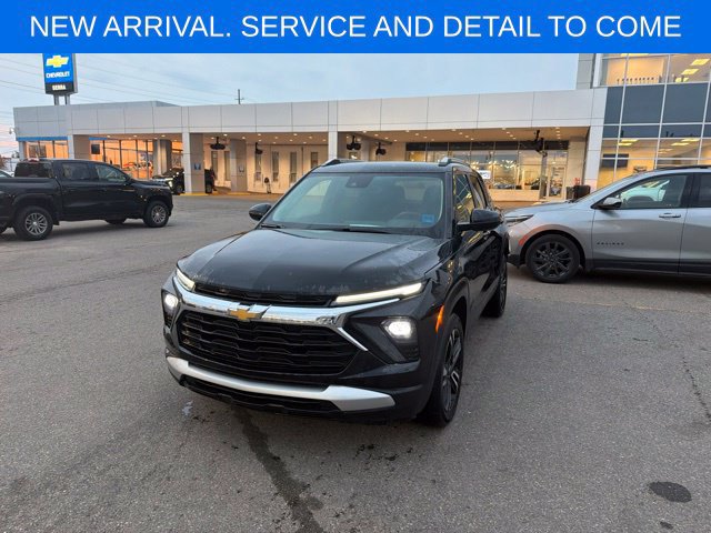 Used 2025 Chevrolet TrailBlazer LT w/ LT Cold Weather Package AWD/4WD image 1