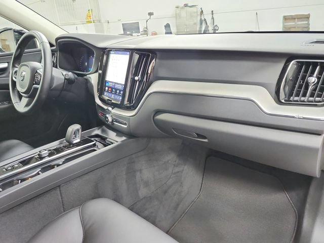 Used 2025 Volvo XC60 B5 Plus AWD/4WD image 36
