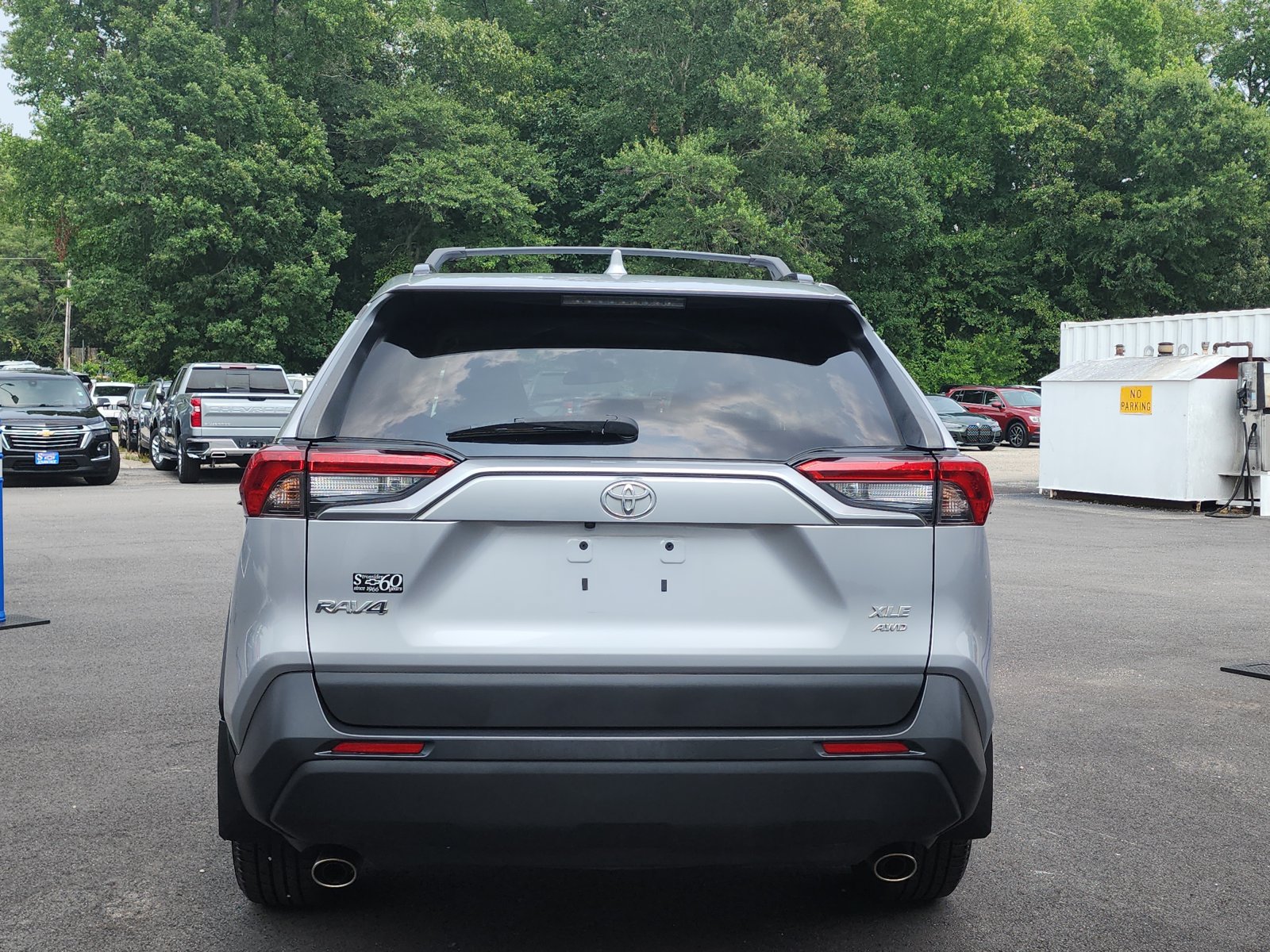 Used 2020 Toyota RAV4 XLE w/ Convenience Package AWD/4WD image 4
