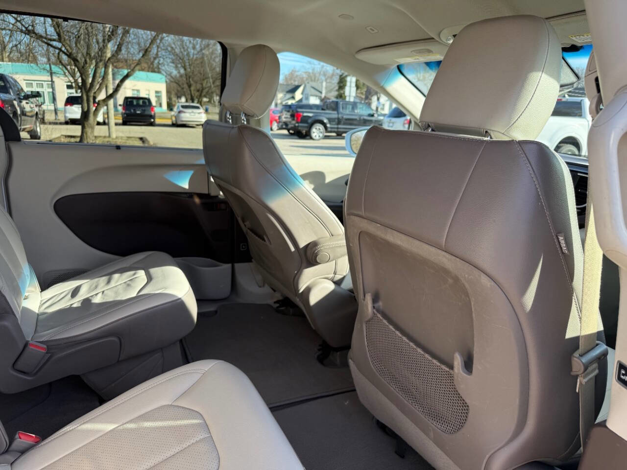 Used 2018 Chrysler Pacifica Touring-L image 32