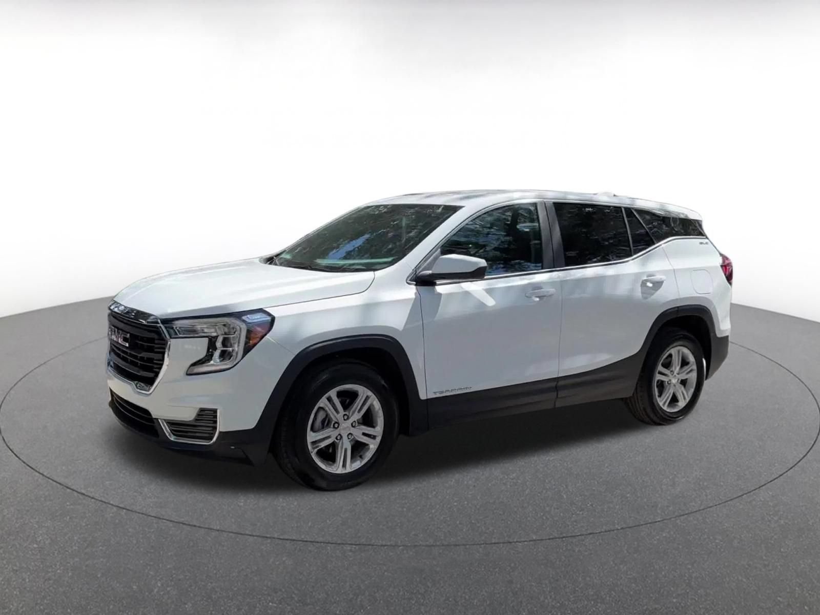Used 2024 GMC Terrain SLE FWD image 7