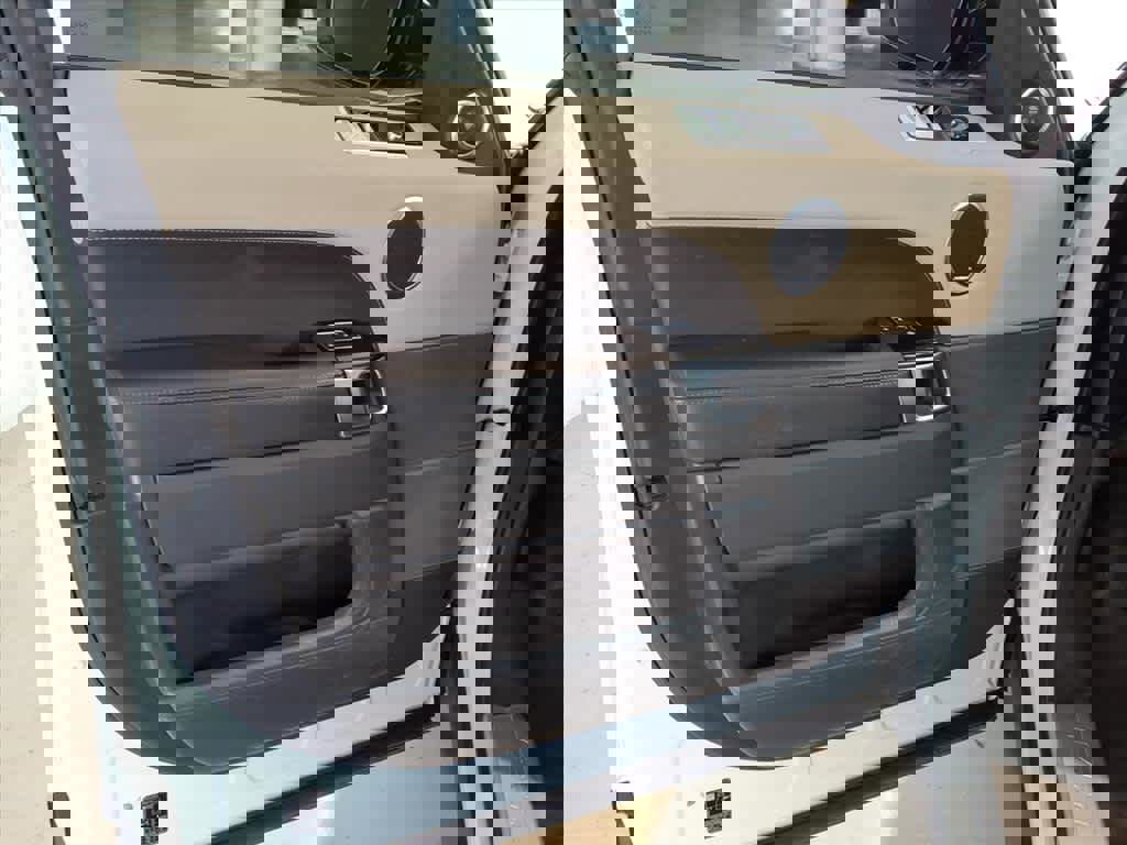 Used 2020 Land Rover Range Rover Sport HSE image 10