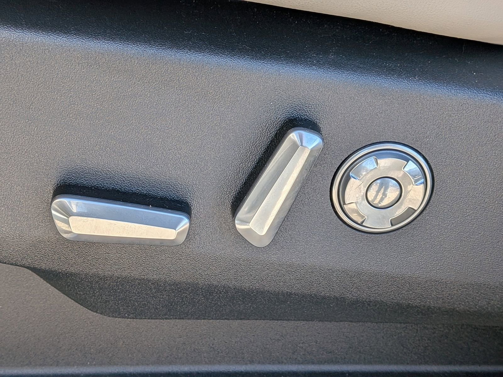 Certified 2025 Lincoln Navigator Reserve image 23