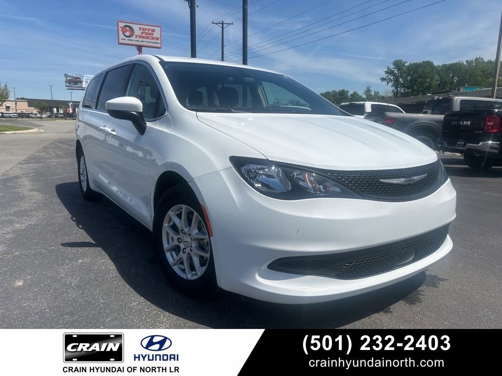 Used 2022 Chrysler Voyager LX image 1