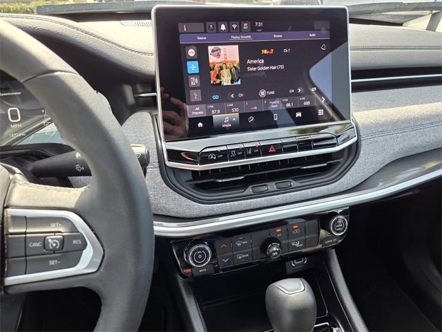 Used 2024 Jeep Compass Latitude image 24