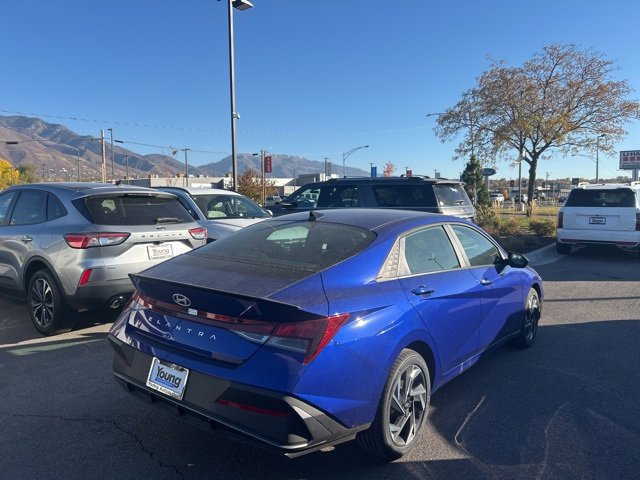 Used 2025 Hyundai Elantra Sport image 4