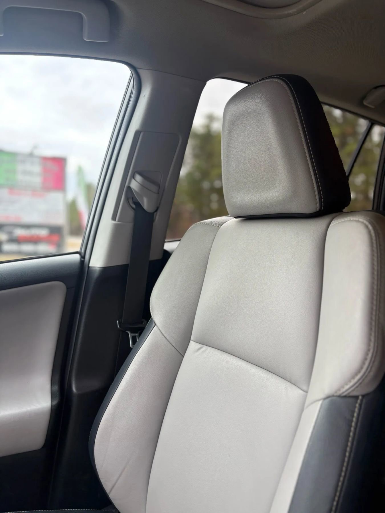 Used 2016 Toyota RAV4 Limited image 14