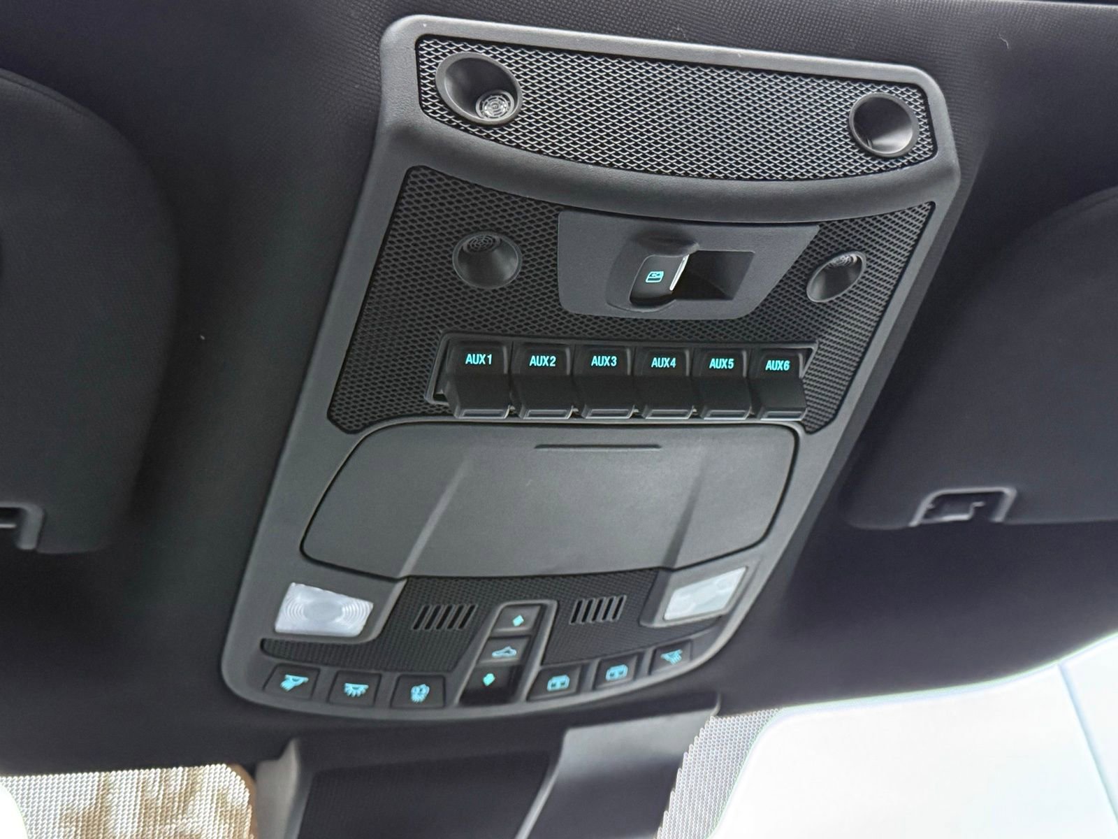 Used 2020 Ford F350 Platinum w/ Tremor Off-Road Package AWD/4WD image 39