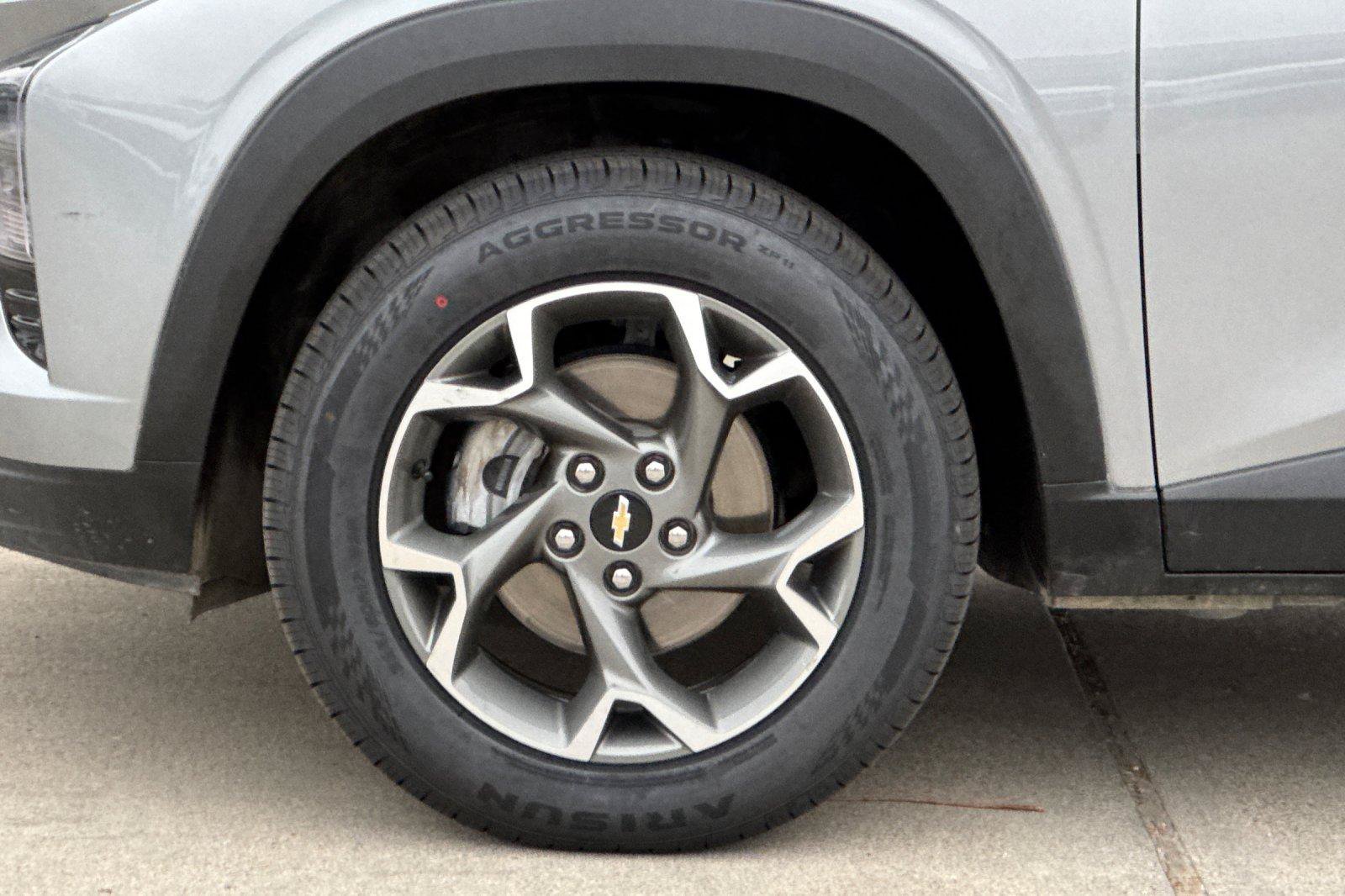 Used 2025 Chevrolet Trax LT w/ Driver Confidence Package FWD image 28