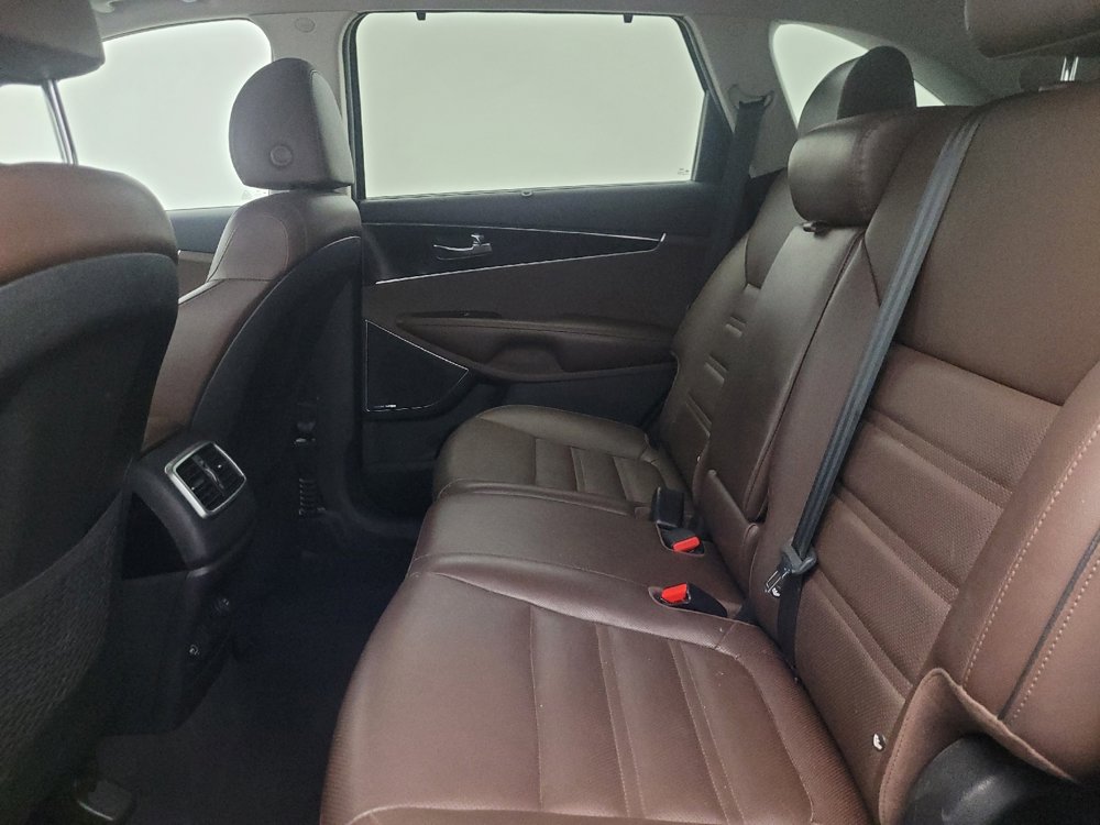 Used 2019 Kia Sorento SX image 18