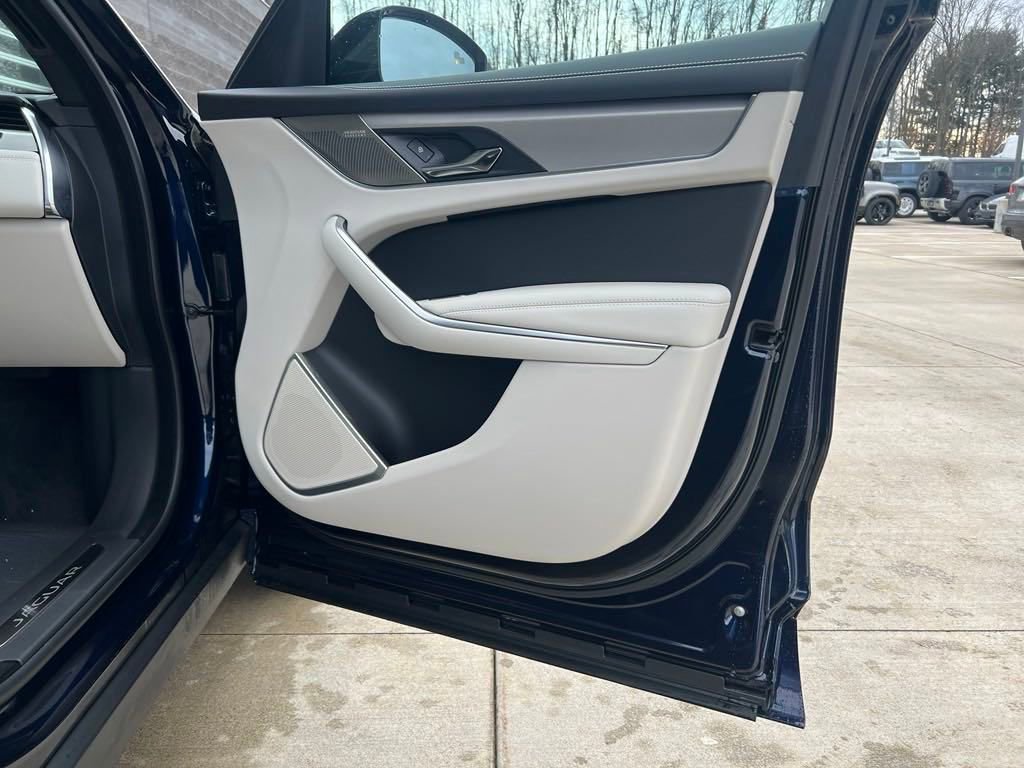 New 2025 Jaguar F-PACE R-Dynamic S image 14