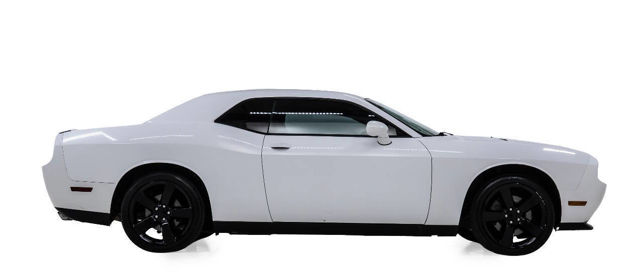 Used 2012 Dodge Challenger SXT RWD image 4