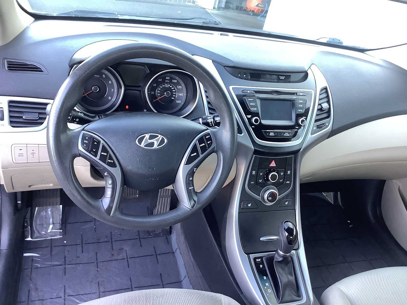 Used 2014 Hyundai Elantra SE w/ Option Group 02 FWD image 10