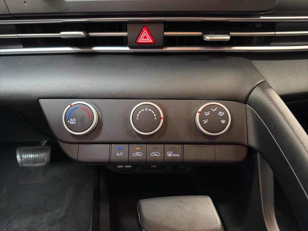 Certified 2022 Hyundai Elantra SE image 19