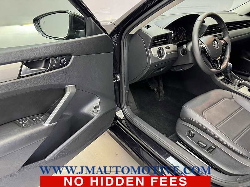 Used 2022 Volkswagen Passat 2.0T SE FWD image 22