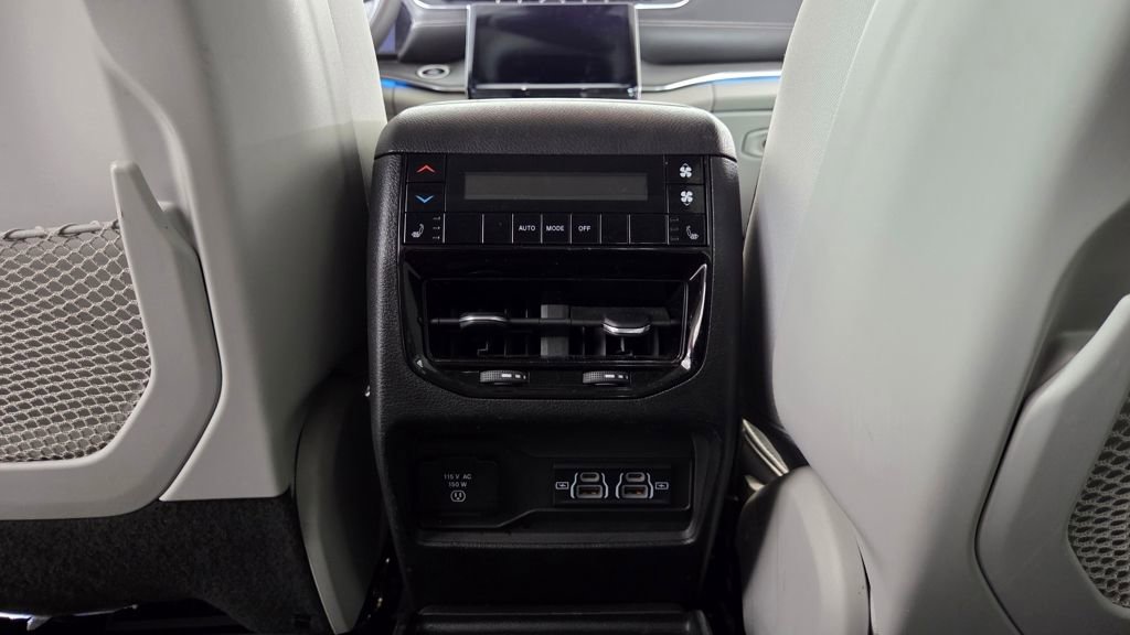 Used 2023 Jeep Grand Cherokee L Overland image 31