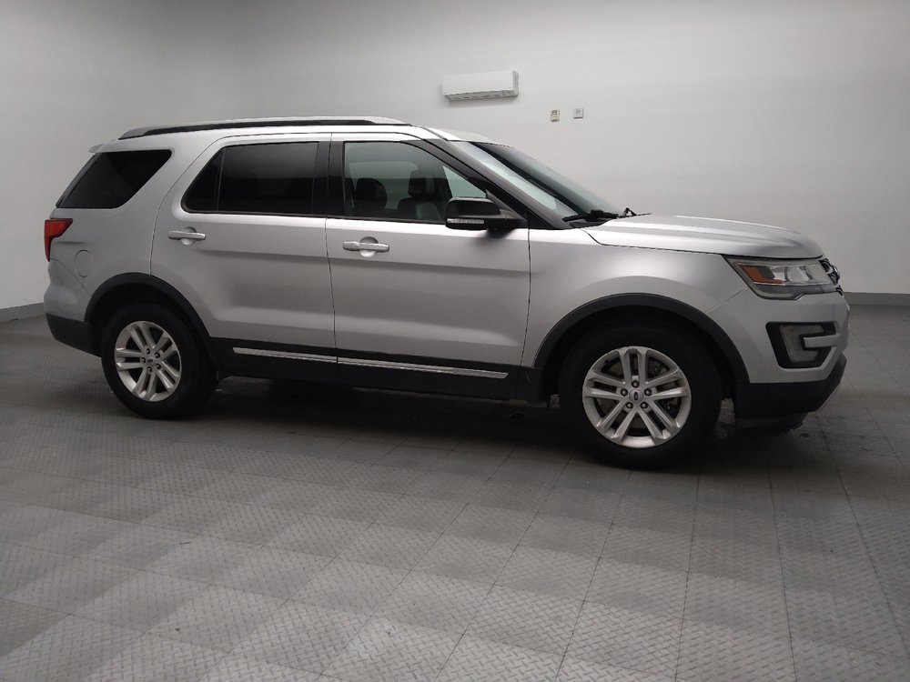 Used 2017 Ford Explorer XLT w/ Equipment Group 202A image 11