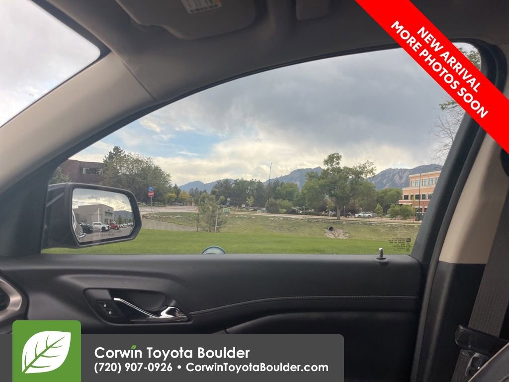Used 2019 GMC Acadia Denali w/ Technology Package AWD/4WD image 11