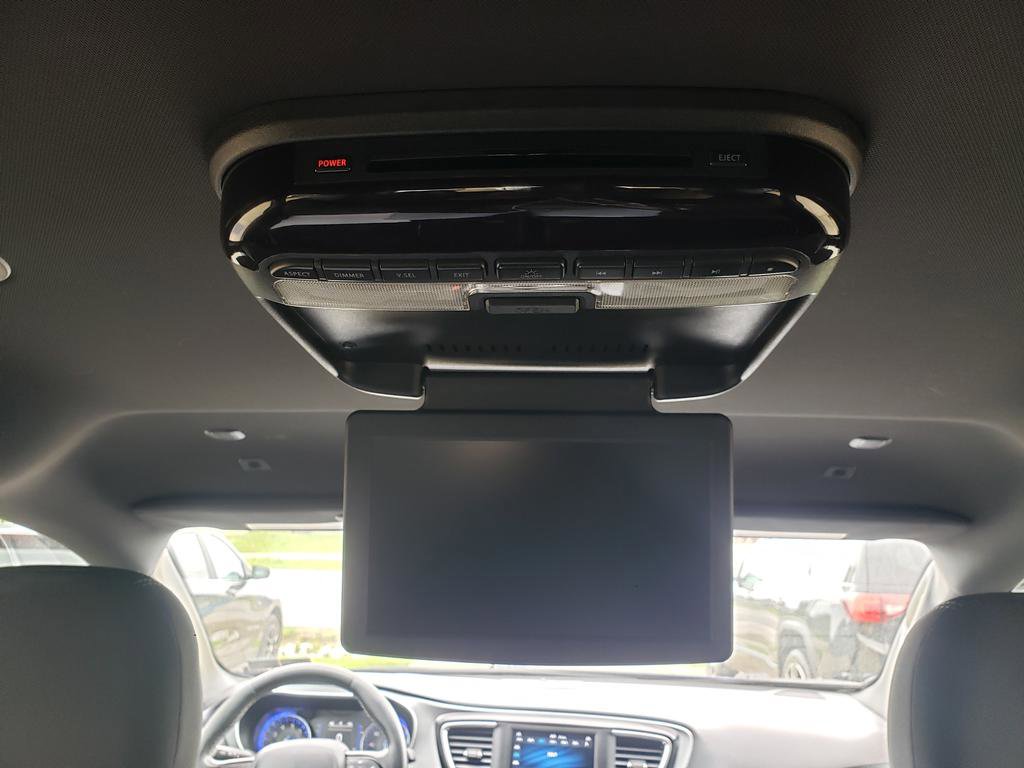 Used 2019 Chrysler Pacifica Touring Plus w/ S Appearance Package FWD image 17