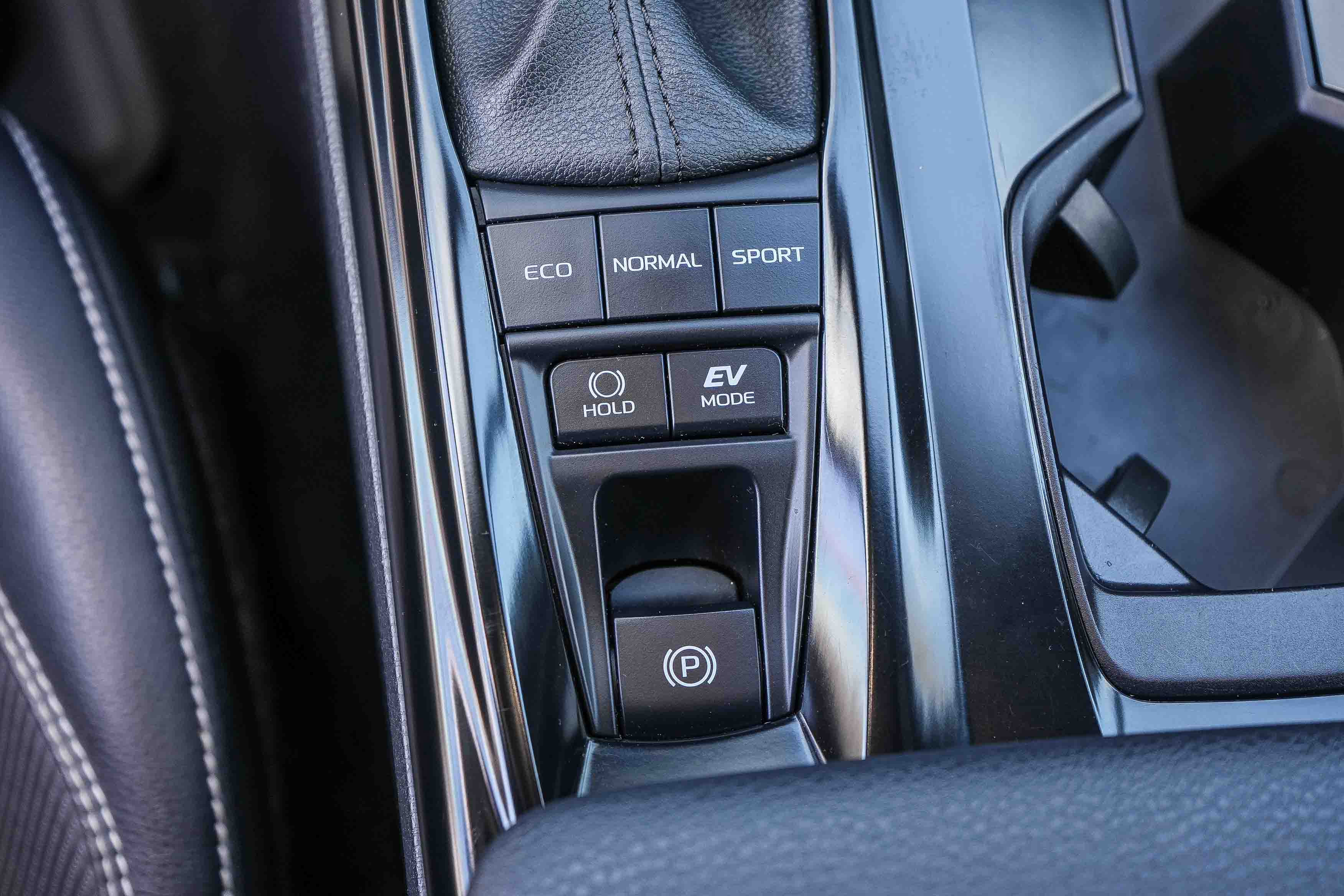 Used 2025 Toyota Camry SE FWD image 24