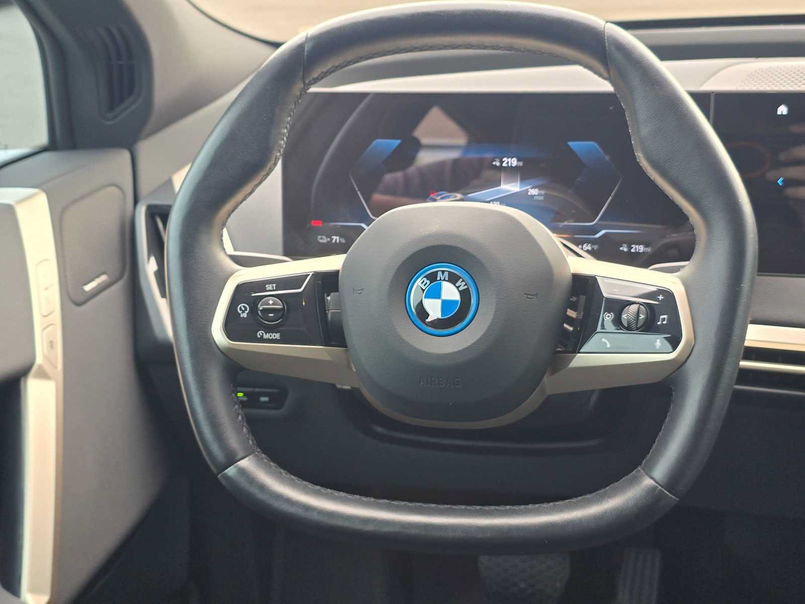 Used 2023 BMW iX xDrive50 w/ Sport Package AWD/4WD image 19