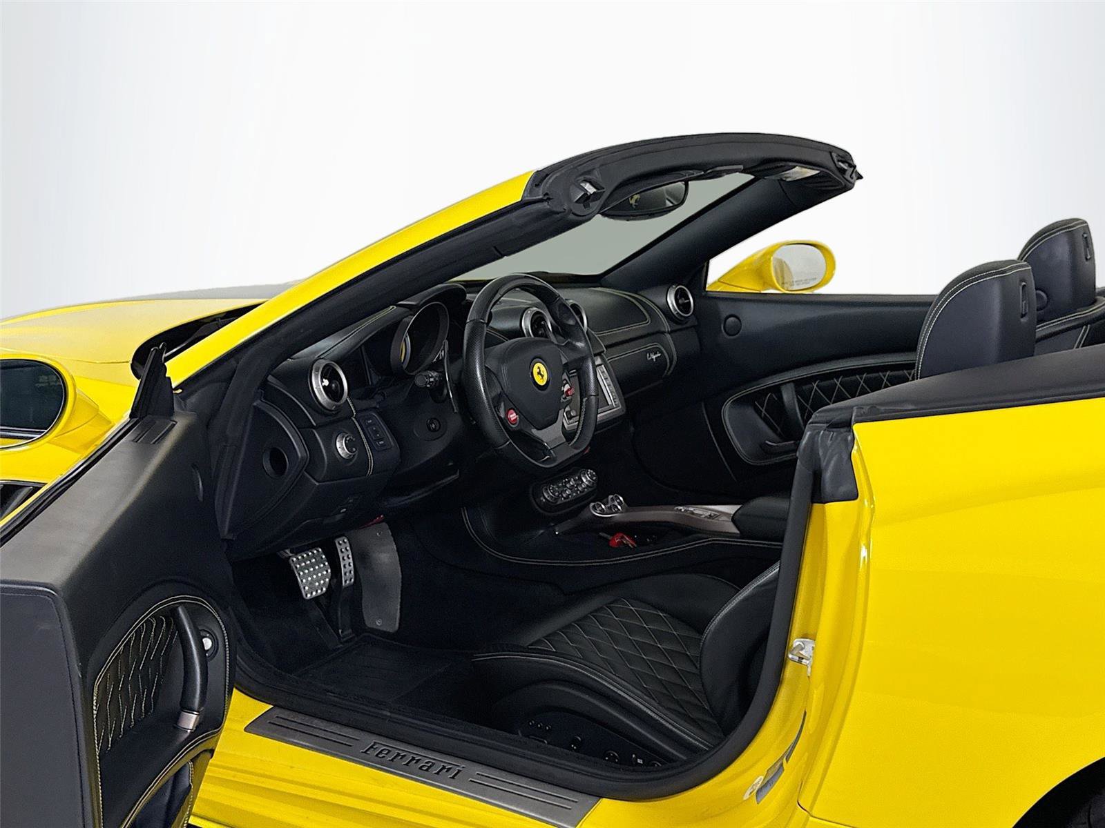 Used 2014 Ferrari California image 12