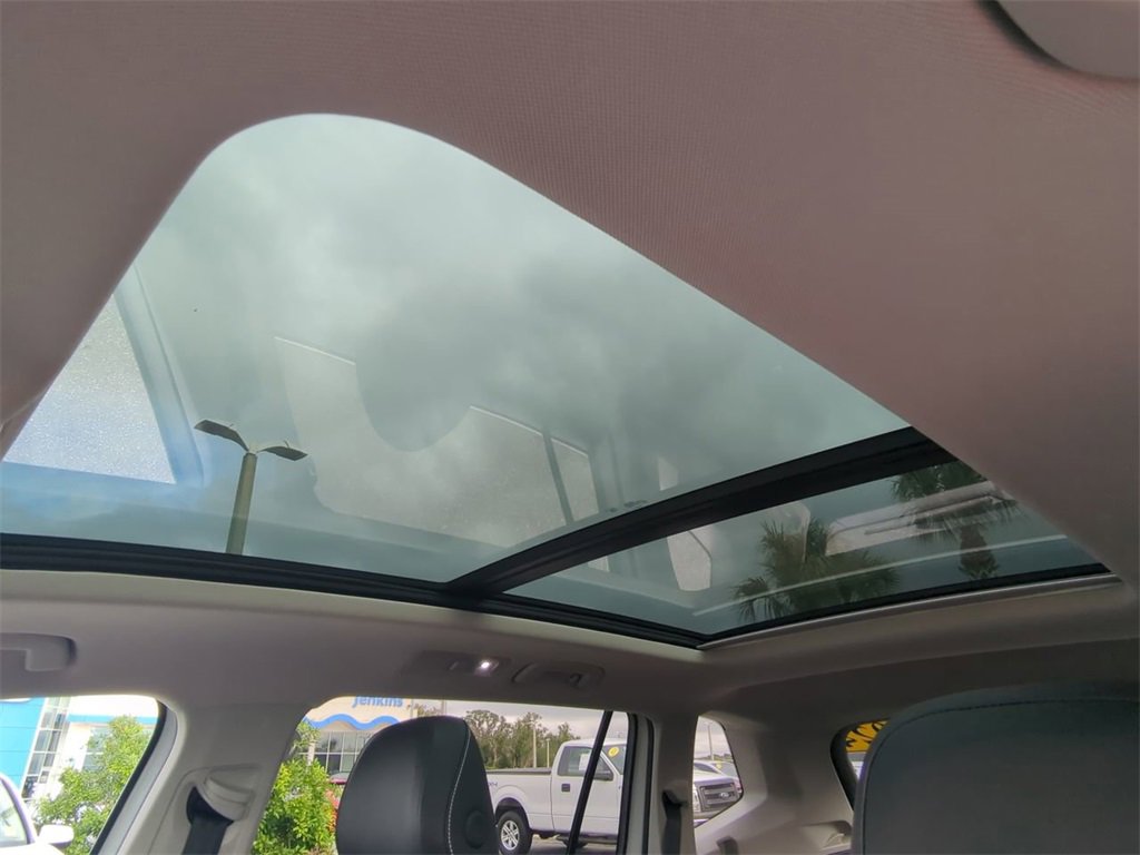 Used 2024 Volkswagen Tiguan SE image 19