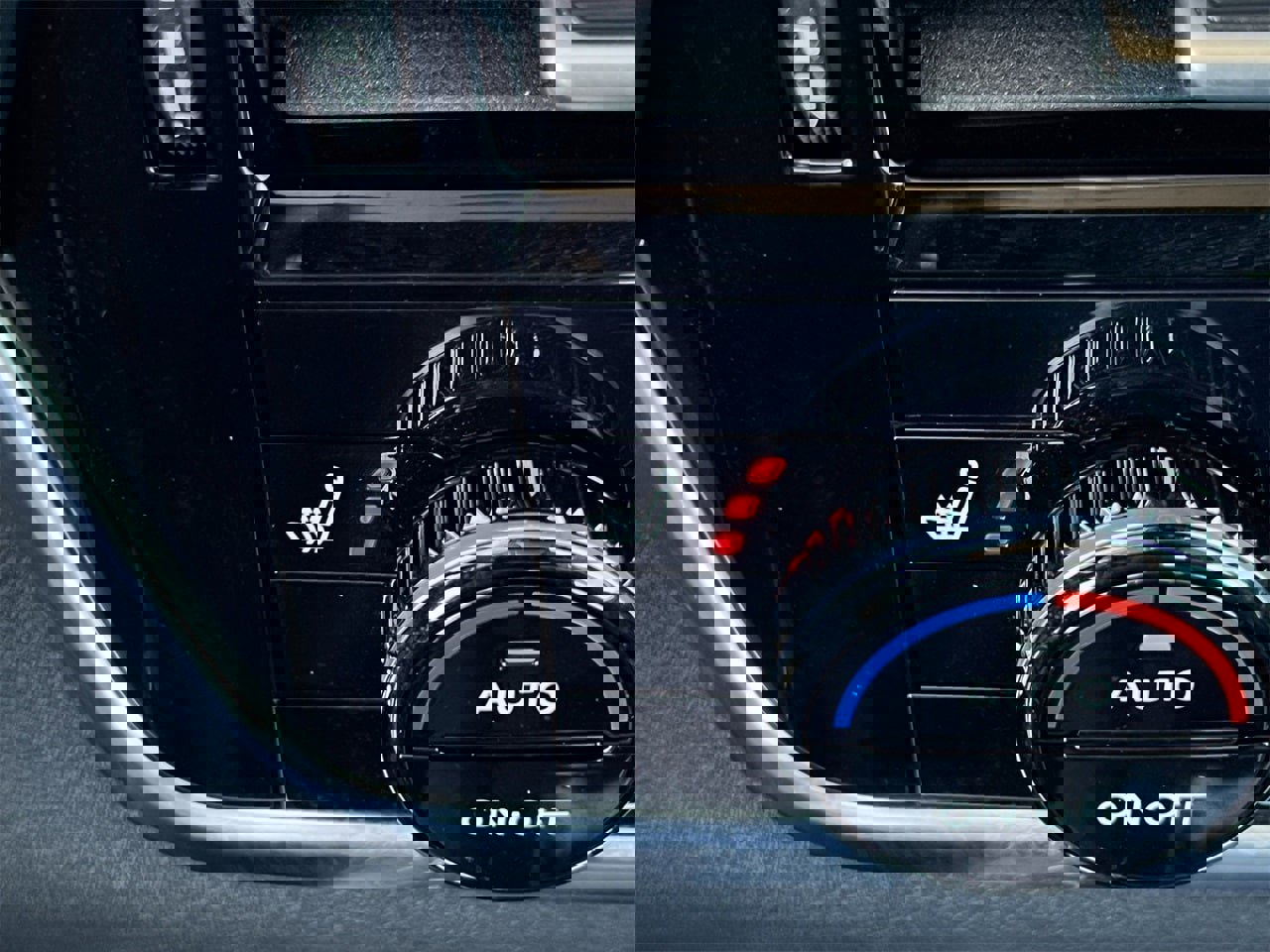 Certified 2025 Nissan Rogue SL w/ Tech Package image 18