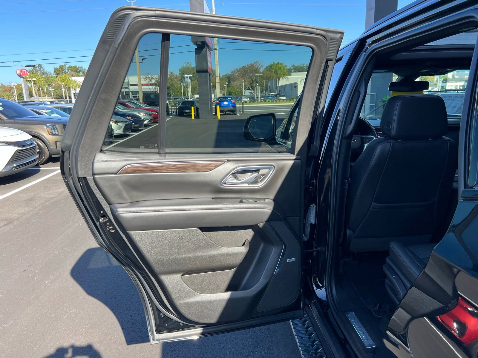 Used 2022 Chevrolet Tahoe Z71 w/ Luxury Package image 55