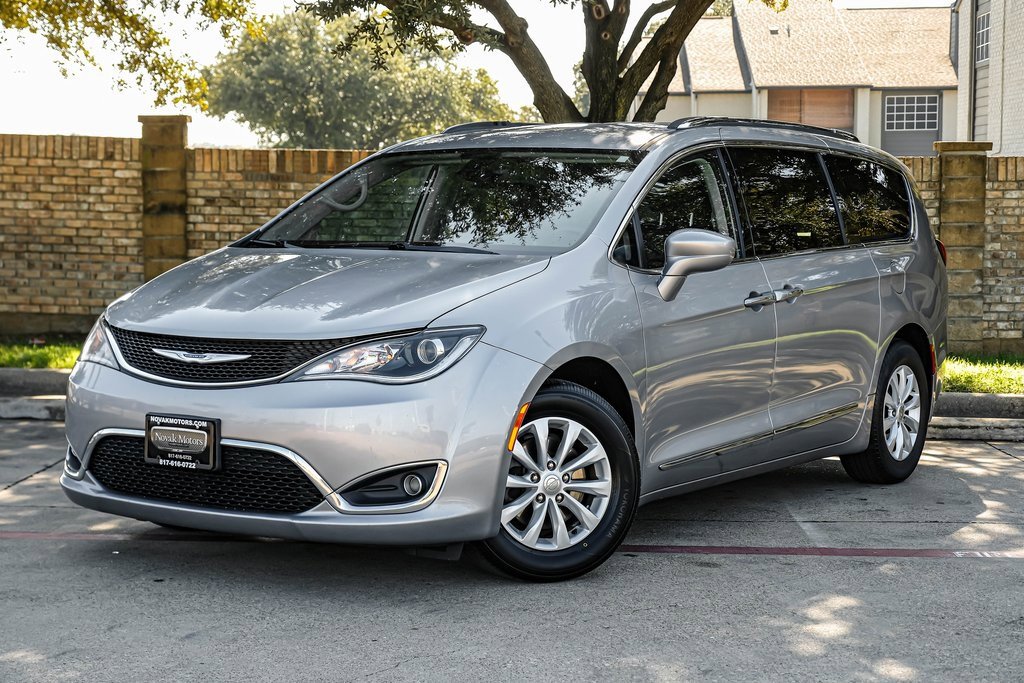 Used 2019 Chrysler Pacifica Touring-L image 9
